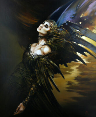 Postać kobieca z zamkniętymi oczami i głową odchyloną do tyłu, w szatach z odstającymi ostrymi elementami na tle fragmentu pejzażu z wodą i pagórkami.